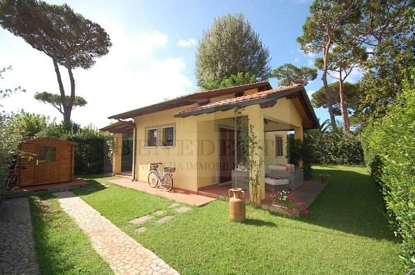 pentavano in vendita a Pietrasanta in zona Vignone