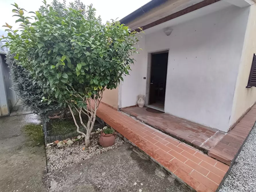 appartamento in vendita a Pietrasanta in zona Crociale