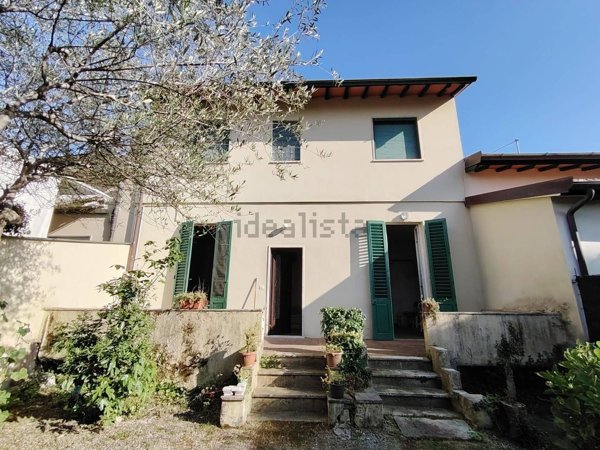 casa indipendente in vendita a Pietrasanta in zona Motrone