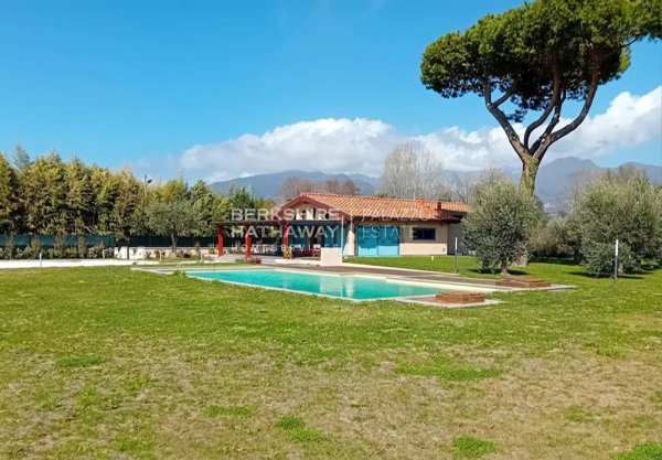 casa indipendente in vendita a Pietrasanta
