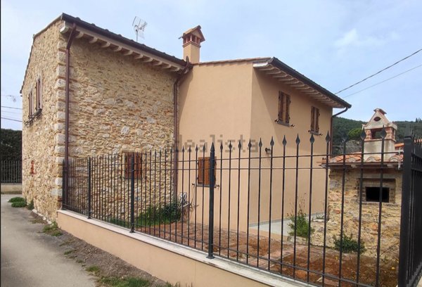 casa indipendente in vendita a Pietrasanta