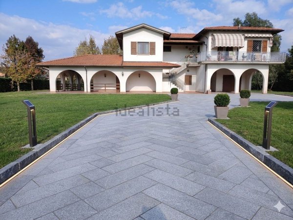 casa indipendente in vendita a Pietrasanta in zona Motrone