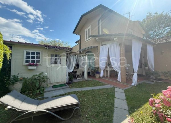 casa indipendente in vendita a Pietrasanta in zona Strettoia
