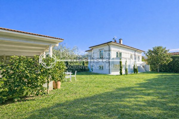 casa indipendente in vendita a Pietrasanta