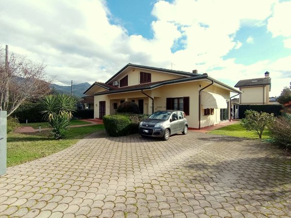 casa indipendente in vendita a Pietrasanta
