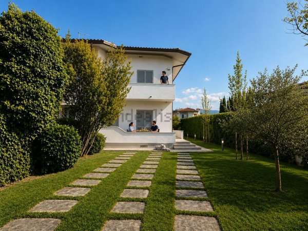 casa indipendente in vendita a Pietrasanta in zona Tonfano