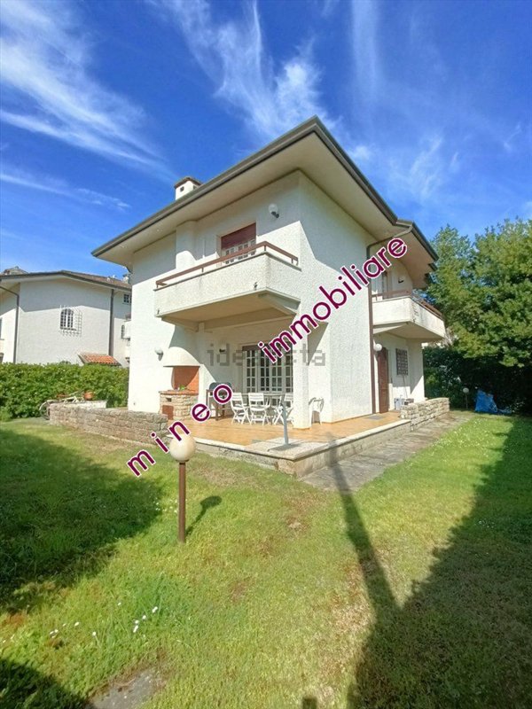 casa indipendente in vendita a Pietrasanta in zona Fiumetto
