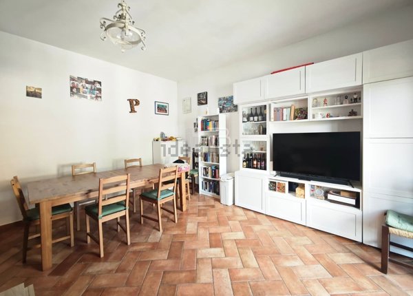 casa indipendente in vendita a Pietrasanta in zona Strettoia