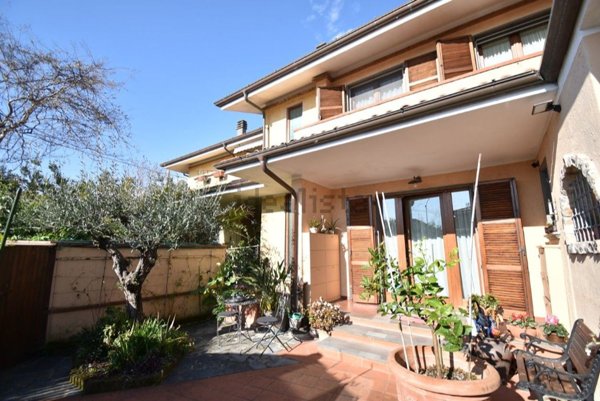 casa indipendente in vendita a Pietrasanta