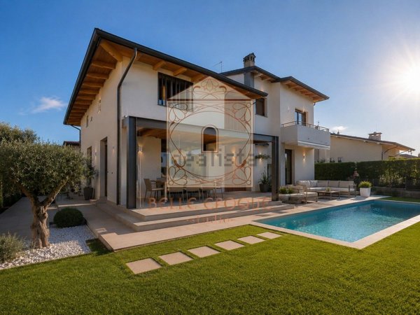casa indipendente in vendita a Pietrasanta in zona Tonfano