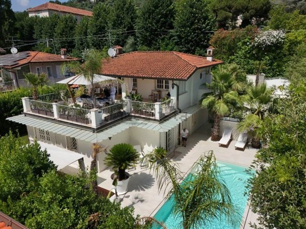 casa indipendente in vendita a Pietrasanta