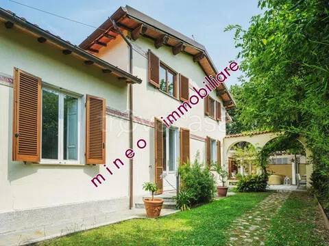 casa indipendente in vendita a Pietrasanta in zona Marina di Pietrasanta