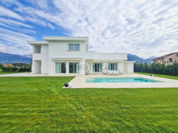 casa indipendente in vendita a Pietrasanta