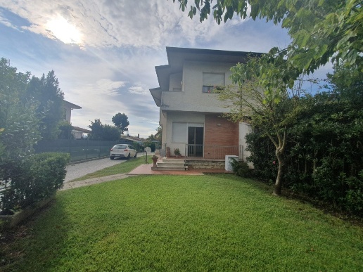 casa indipendente in vendita a Pietrasanta