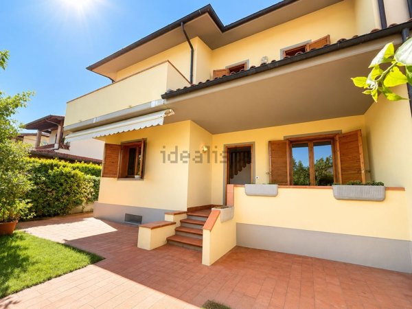 casa indipendente in vendita a Pietrasanta in zona Fiumetto