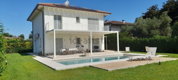 casa indipendente in vendita a Pietrasanta