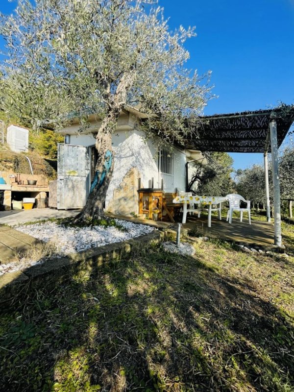 casa indipendente in vendita a Pietrasanta in zona Capezzano Monte