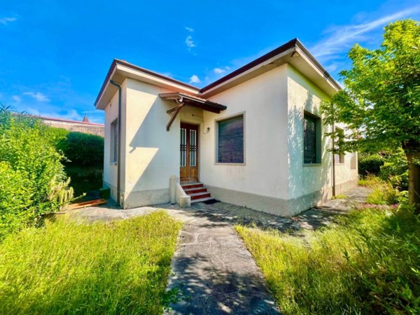 casa indipendente in vendita a Pietrasanta