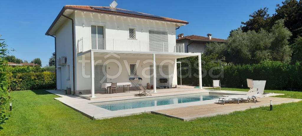 casa indipendente in vendita a Pietrasanta in zona Vignone