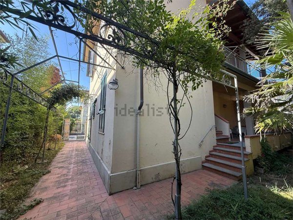 casa indipendente in vendita a Pietrasanta in zona Motrone