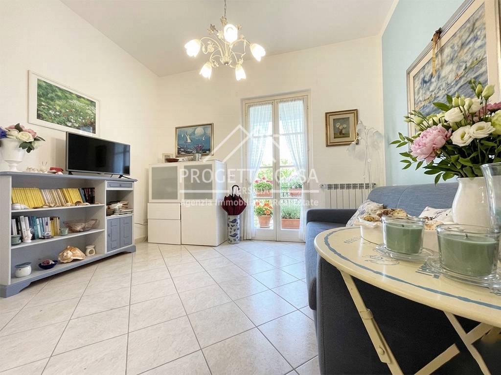 appartamento in vendita a Pietrasanta in zona Tonfano
