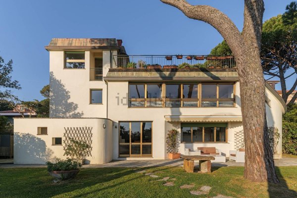 casa indipendente in vendita a Pietrasanta in zona Tonfano