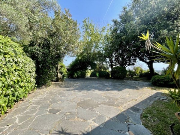 casa indipendente in vendita a Pietrasanta in zona Capezzano Monte