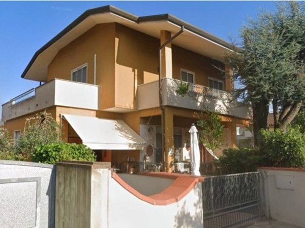 casa indipendente in vendita a Pietrasanta