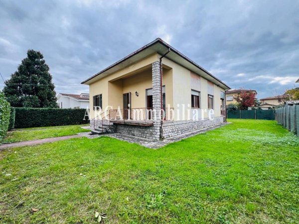casa indipendente in vendita a Pietrasanta
