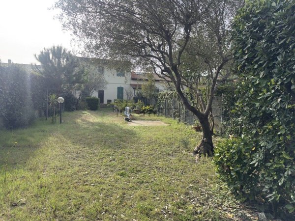 casa indipendente in vendita a Pietrasanta in zona Motrone