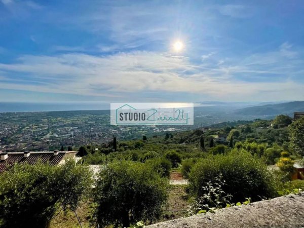 casa indipendente in vendita a Pietrasanta in zona Capriglia