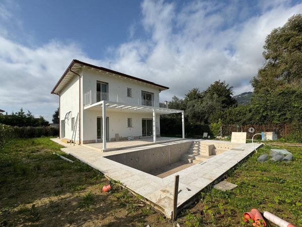 casa indipendente in vendita a Pietrasanta