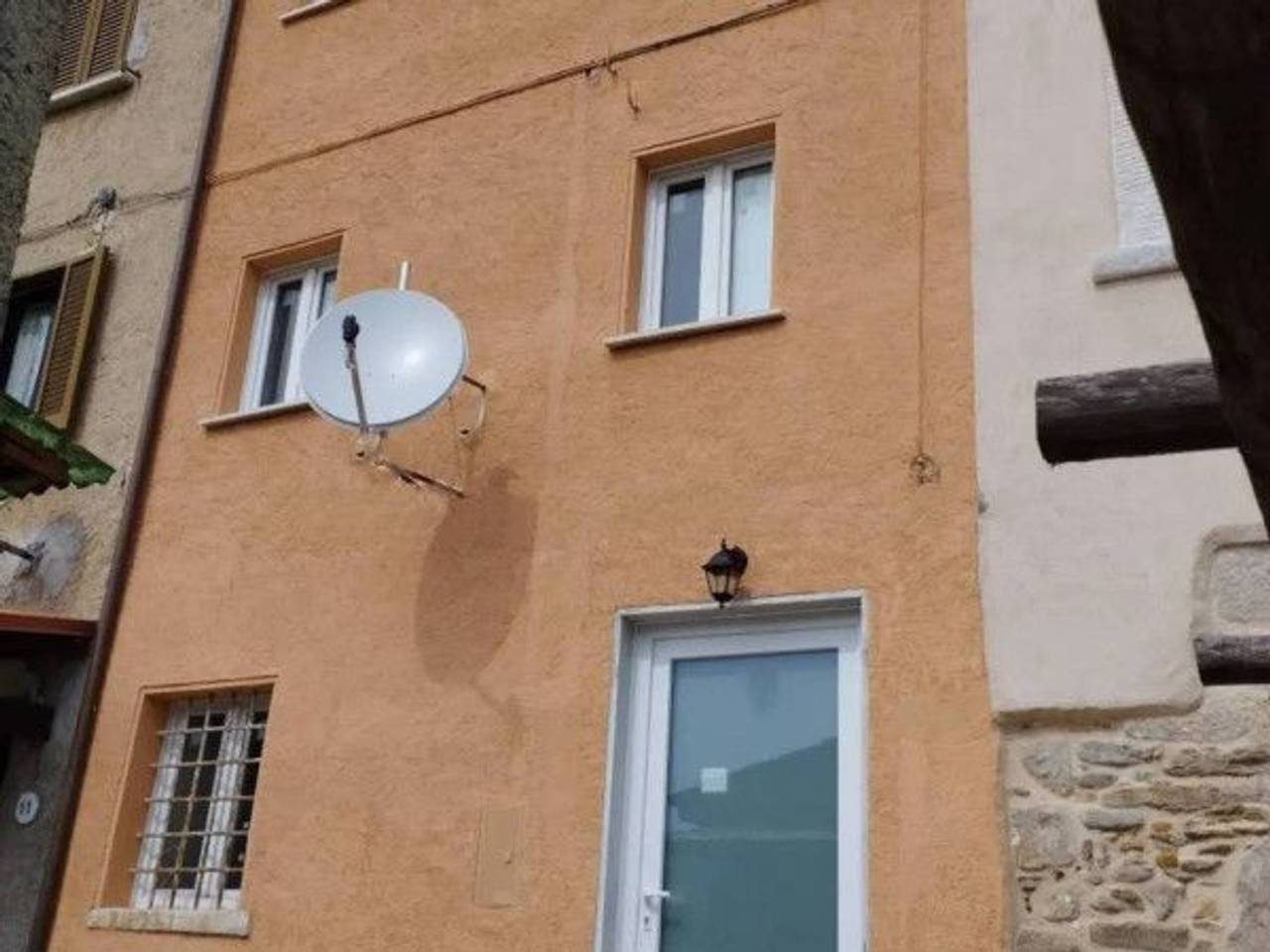 casa indipendente in vendita a Pietrasanta in zona Solaio