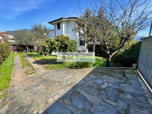 casa indipendente in vendita a Pietrasanta