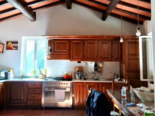 casa indipendente in vendita a Pietrasanta in zona Strettoia