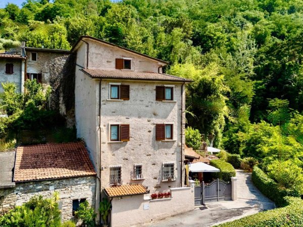 casa indipendente in vendita a Pietrasanta
