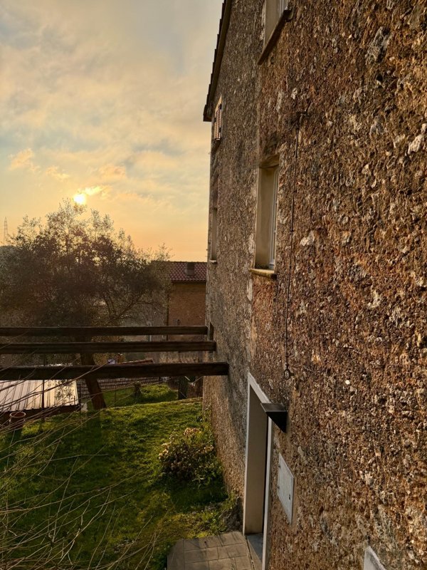 casa indipendente in vendita a Pietrasanta in zona Capezzano