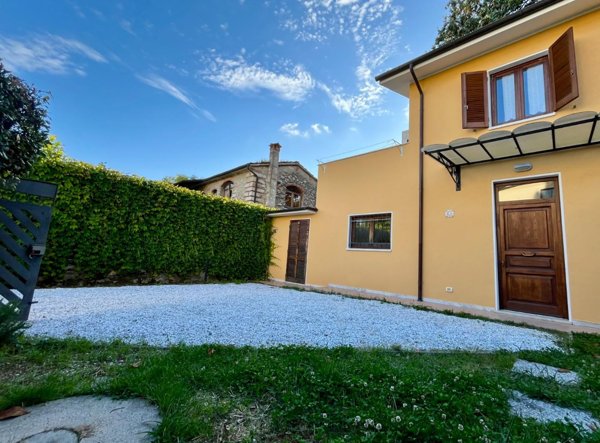 casa indipendente in vendita a Pietrasanta