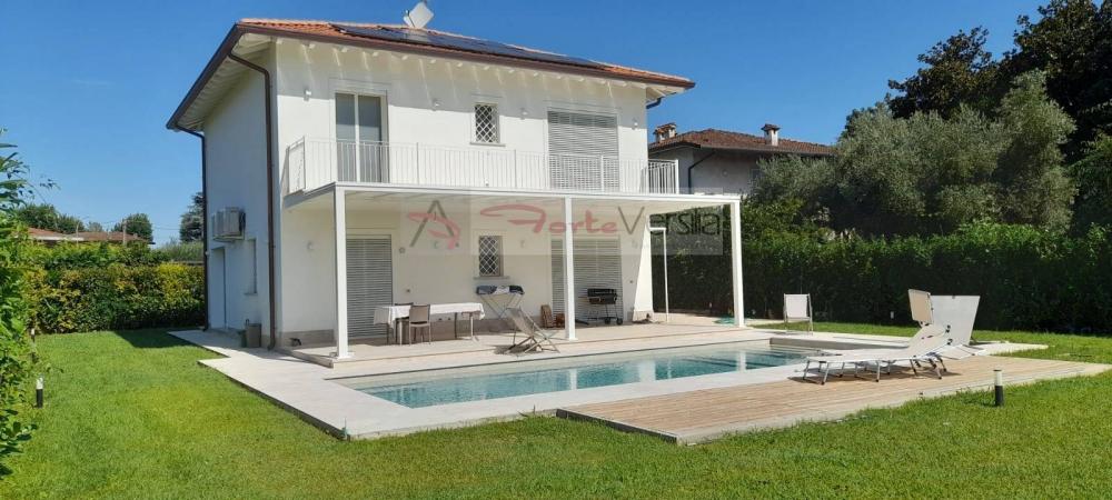 casa indipendente in vendita a Pietrasanta in zona Marina di Pietrasanta