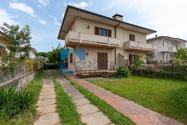 casa indipendente in vendita a Pietrasanta