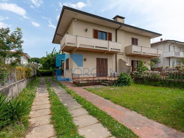 casa indipendente in vendita a Pietrasanta