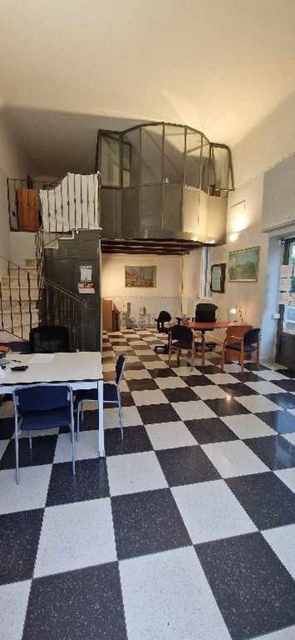 ufficio in vendita a Pietrasanta in zona Tonfano