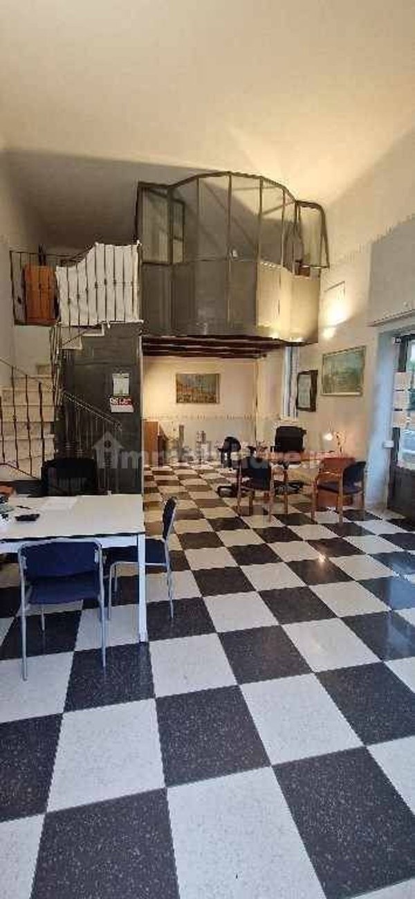 ufficio in vendita a Pietrasanta in zona Tonfano