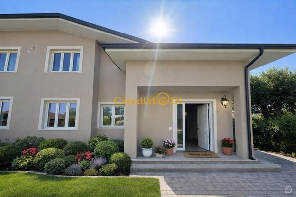 casa indipendente in vendita a Pietrasanta in zona Tonfano