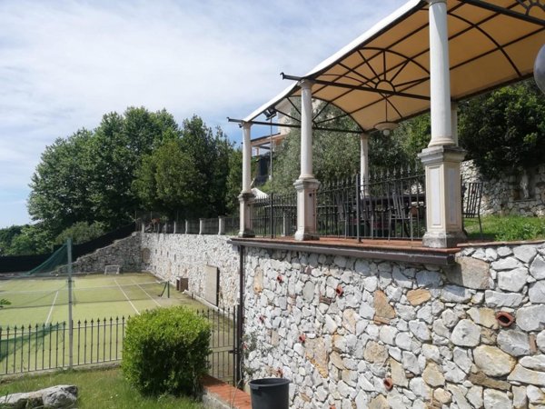 casa indipendente in vendita a Pietrasanta