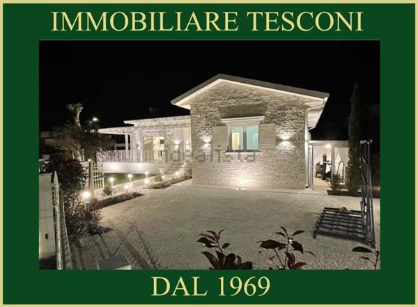 casa indipendente in vendita a Pietrasanta in zona Tonfano