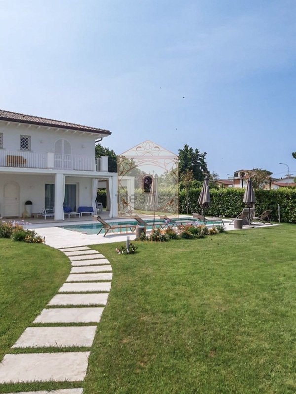 casa indipendente in vendita a Pietrasanta in zona Fiumetto