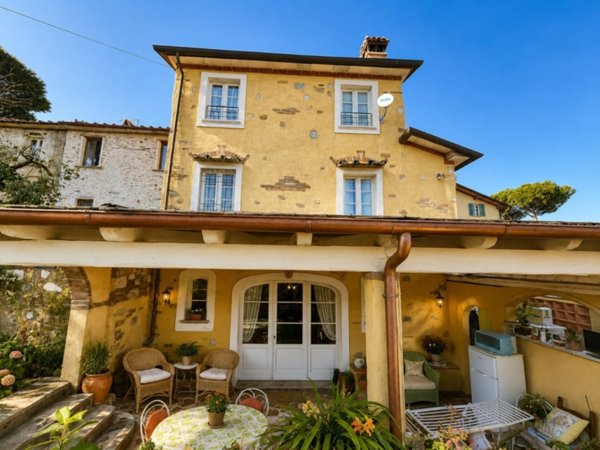 casa indipendente in vendita a Pietrasanta