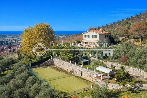 casa indipendente in vendita a Pietrasanta in zona Capezzano Monte