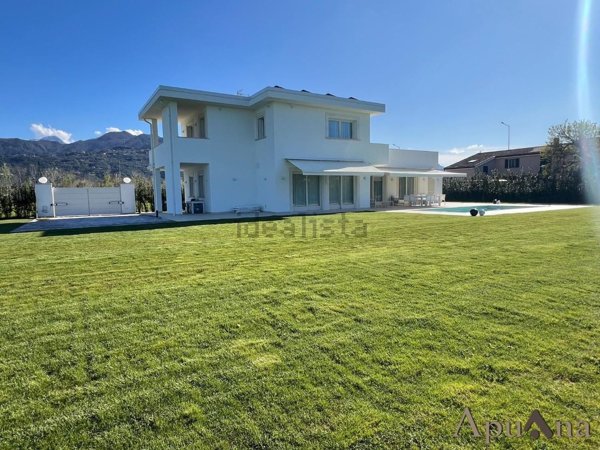 casa indipendente in vendita a Pietrasanta